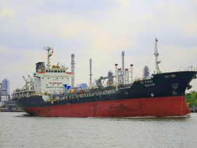 美伊開戰推升油價，台塑化、南亞...台塑四寶要起飛了？老手示警「高油價是雙面刃」：真正受惠只有「這1檔」